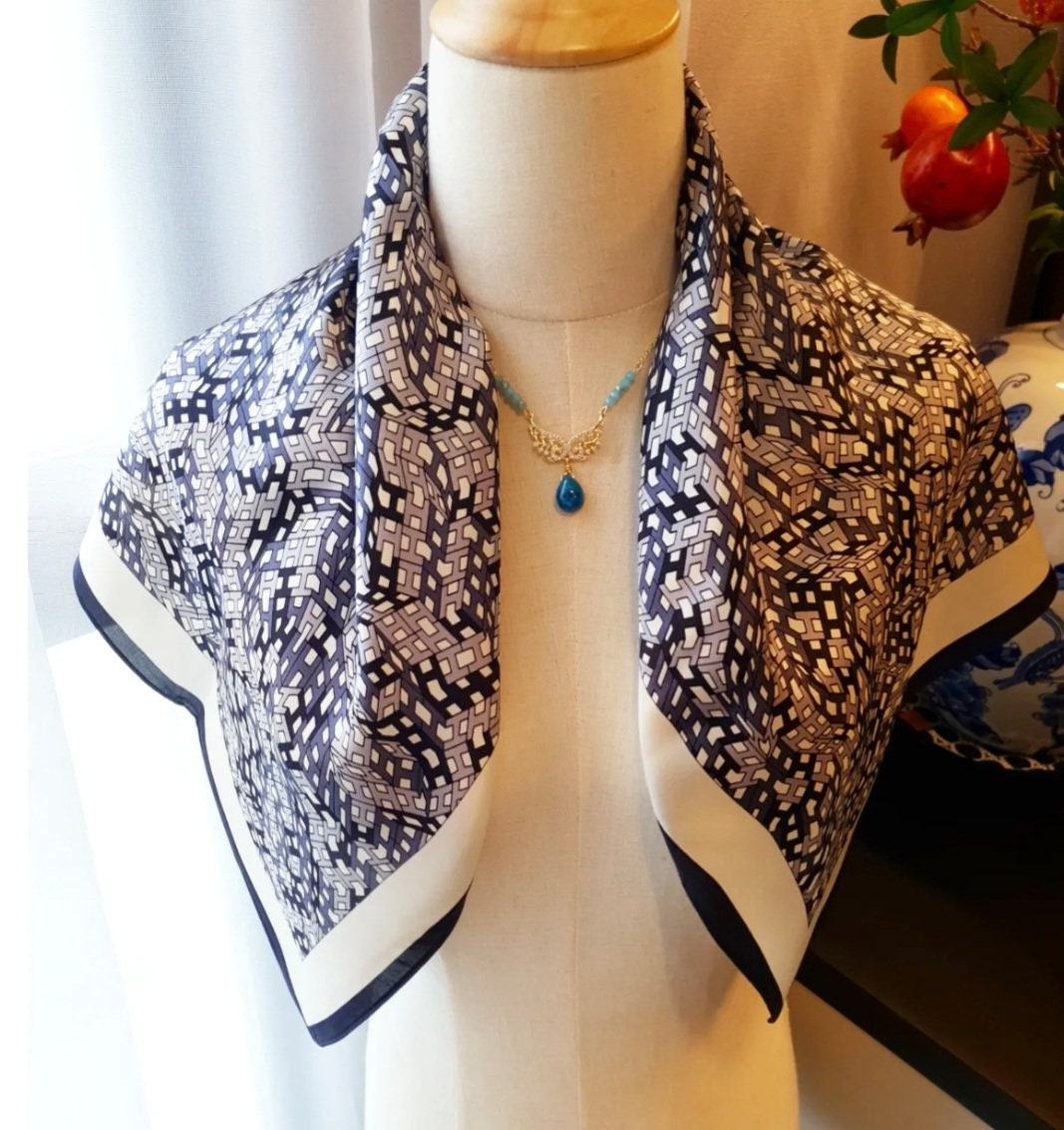 100% Mulberry Silk Square Scarf (70*70cm)