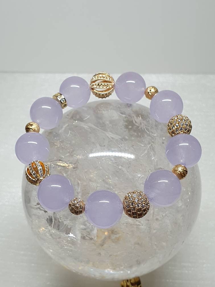 Handcrafted bracelet with beautiful lavender Chalcedony (14mm)