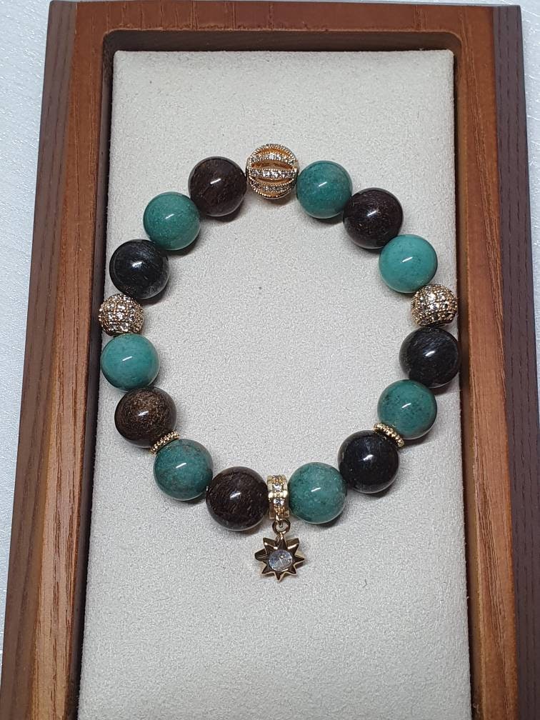Handcrafted bracelet with Bronzite (10mm) and Green Pine Agate (10mm)