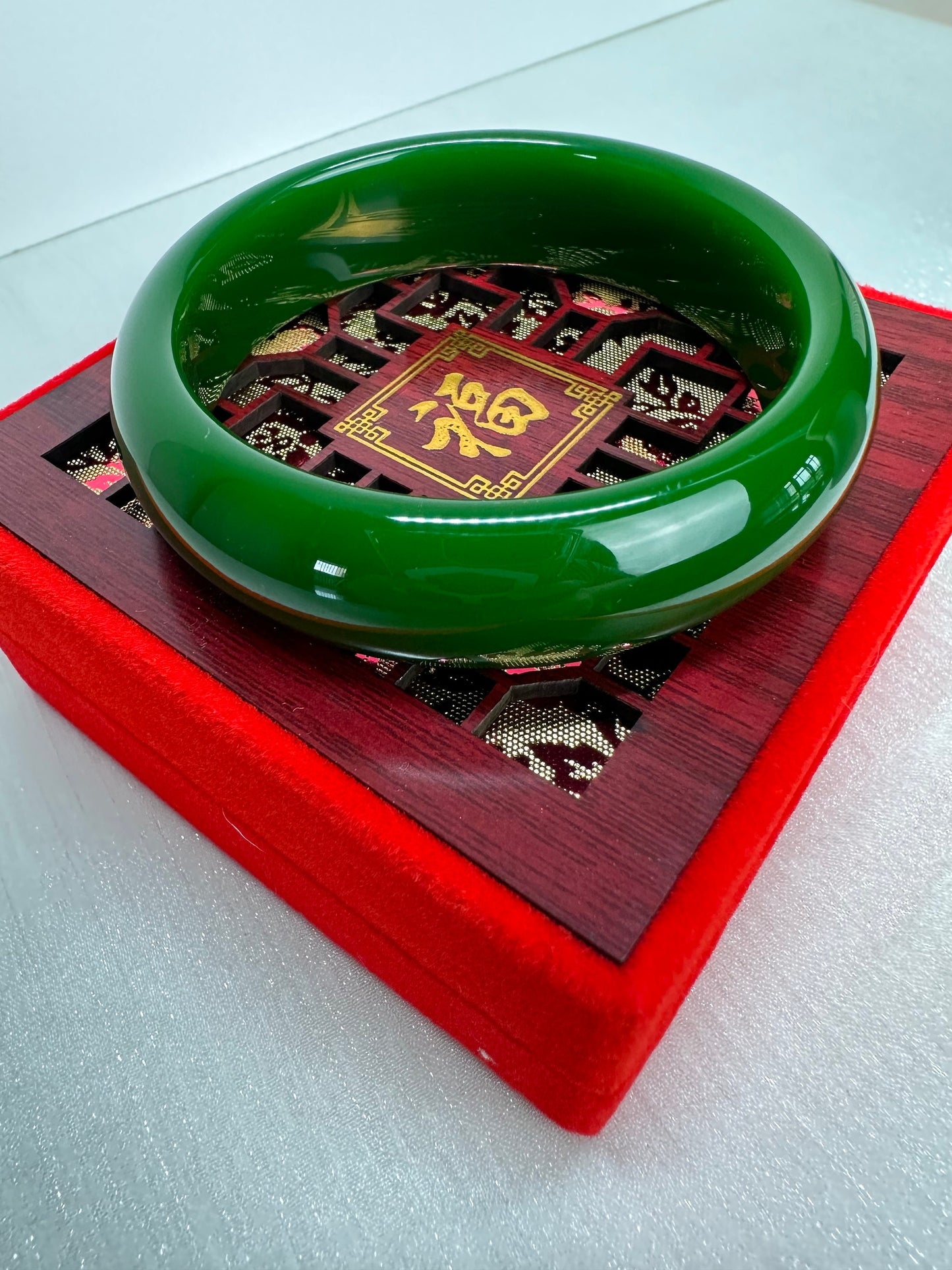 Good Quality Natural Nephrite Jade Bangle (E)
