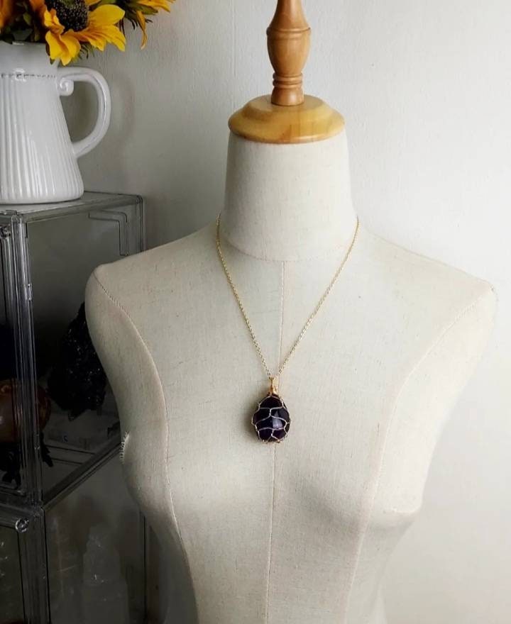 Handcrafted necklace with Amethyst Tumbled stone (D)