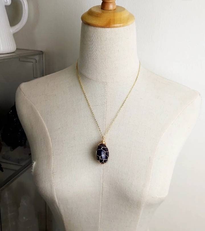 Handcrafted necklace with Amethyst Tumbled stone (B)