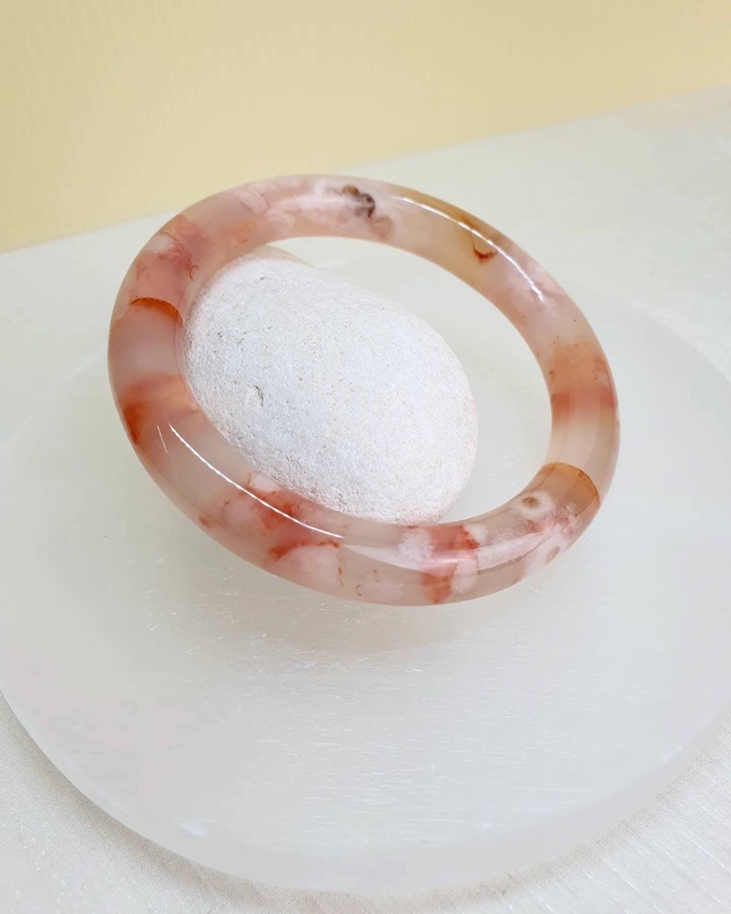 Unisex Sakura Cherry Blossom Agate Bangle (S3-53.9mm)