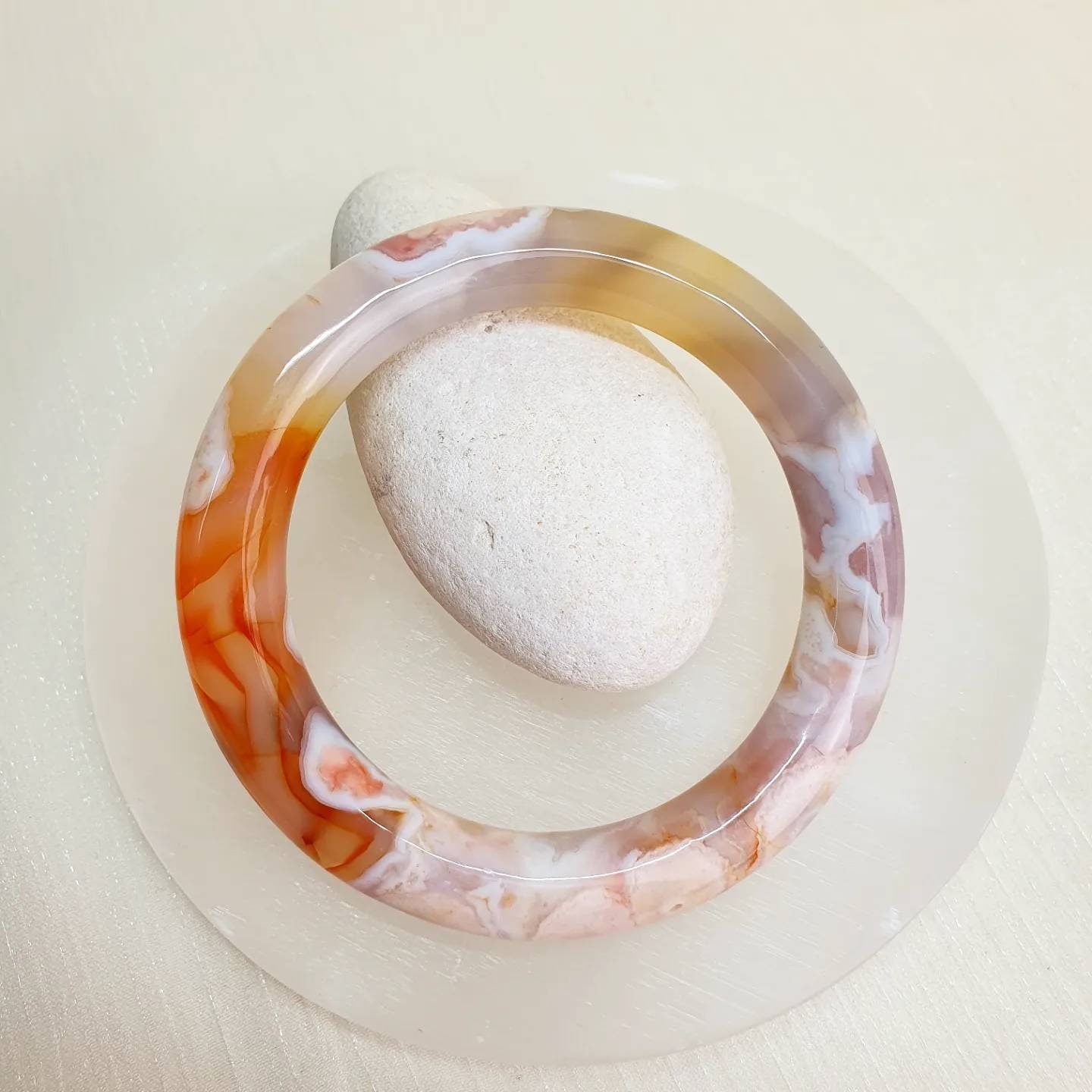 Unisex Sakura Cherry Blossom Agate Bangle (S4-57.9mm)