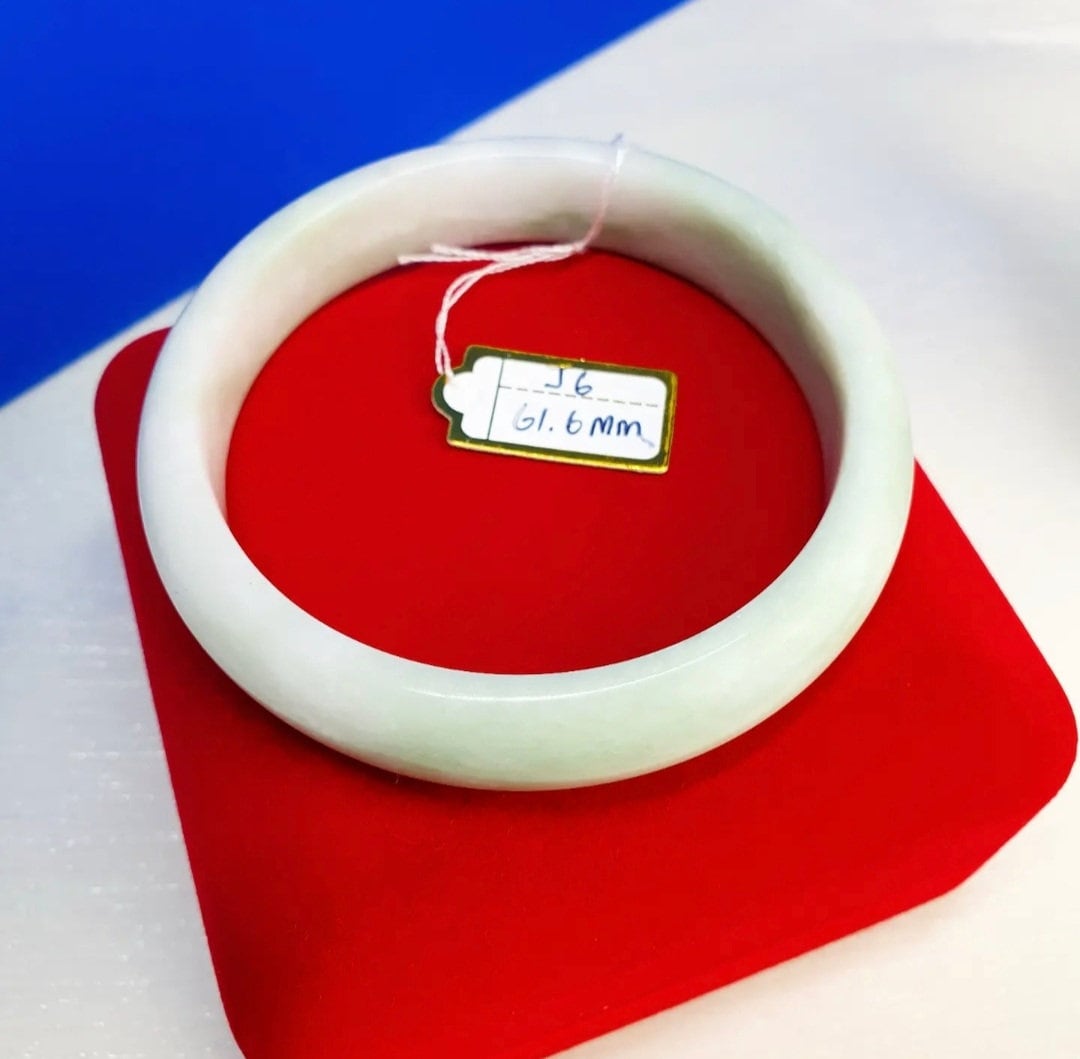 Natural Quartzite Jade Bangle with Vintage Vibe J6 61.6mm