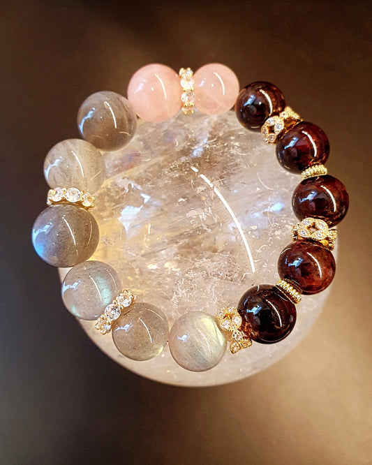 Handcrafted bracelet with premium quality Blue Light Grey Moonstone (14/12mm), Red Garnet (12mm) and Rose Quartz (14/12mm)