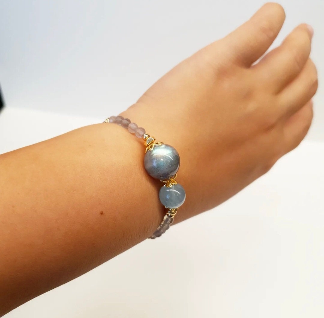 Handcrafted bracelet with 3A Labradorite (4mm), Aquamarine (10mm) and Grey Moonstone (14mm)